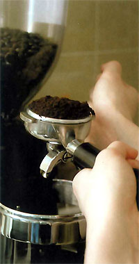 Эспрессо - напиток, который хорош как в чистом виде, так и в качестве
главной составляющей множества напитков на основе кофе. 