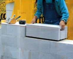 Как укладывать пустотелые стеновые бетонные блоки