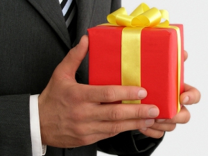 Что подарить партнерам и клиентам? Избираем деловые подарки