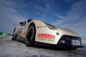 Мировой рекорд скорости на льду посреди электромобилей от Nokian Tyres