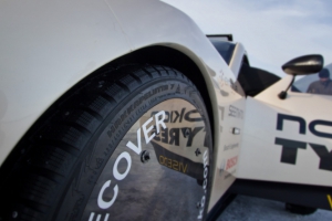 Мировой рекорд скорости на льду посреди электромобилей от Nokian Tyres