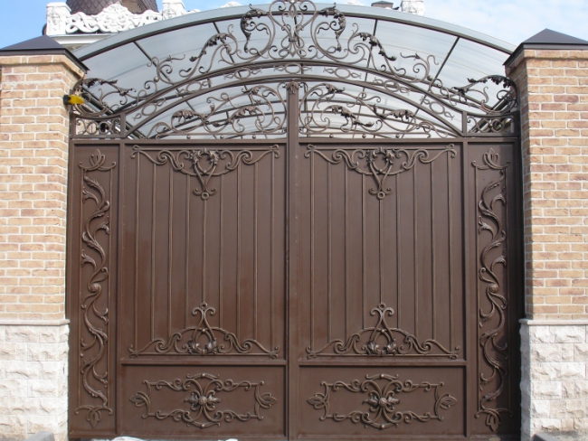 Кованые ворота - залог эстетической привлекательности для хоть какого дома