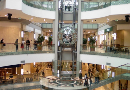В киевских торговых центрах стало больше покупателей