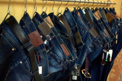 Украинцы не желают брать джинсовую одежку