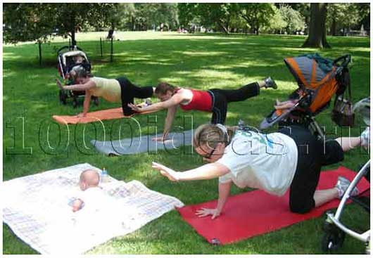 Фитнес в парках для мамочек с детками