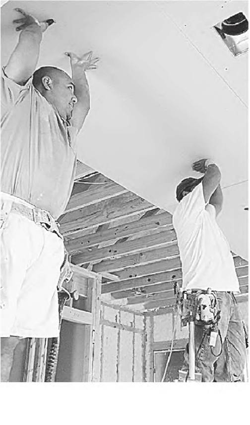 Монтаж одноуровневого потолка на деревянном каркасе