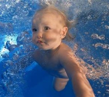 Кристально незапятнанная вода в бассейне! Здоровое купание ваших малышей