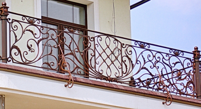 Кованые балконы - наилучший показатель вкуса владельцев дома