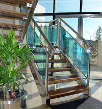 Лестницы из нержавеющей стали - достойный элемент интерьера и знак престижа