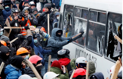 Страховые компании предлагают новейшую услугу - страховку от Майдана