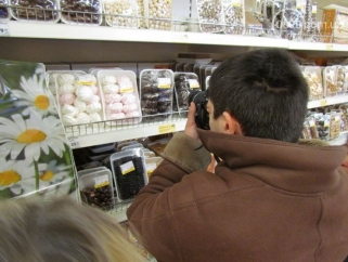 Украинцам разрешат фотографировать продукты на полках магазинов