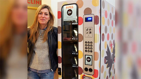 Вендинговый автомат по продаже трубок для наименее небезопасного приёма наркотиков