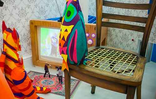 Детская игровая комната с сюрреалистическим интерьером